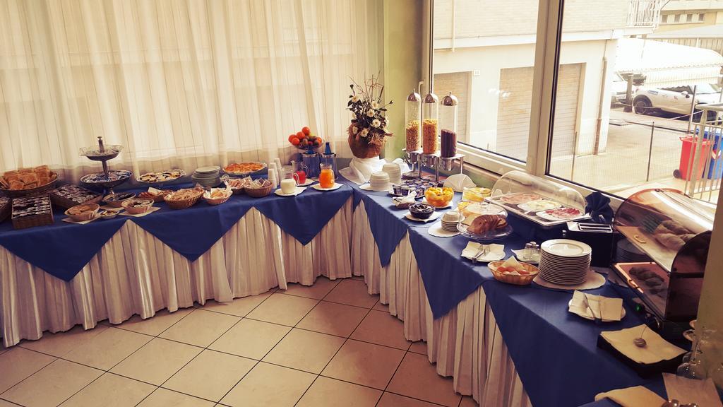 Hotel Gala Pesaro Exterior photo